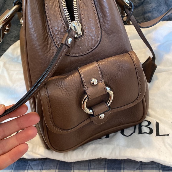 Banana republic women’s leather long shoulder bag. Great for travel! - Picture 4 of 8